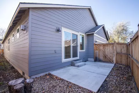 Exterior - 21384 Oakview Dr, Bend, OR 97701 photo 6 of 6