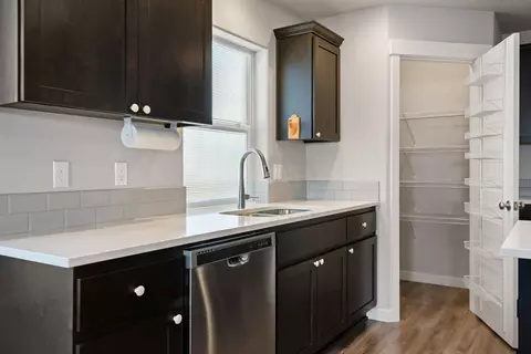 Kitchen - 21384 Oakview Dr, Bend, OR 97701 photo 3 of 3
