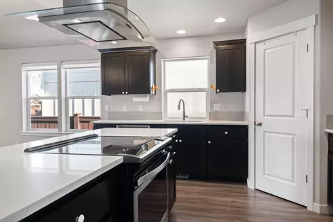 Kitchen - 21384 Oakview Dr, Bend, OR 97701 photo 2 of 3