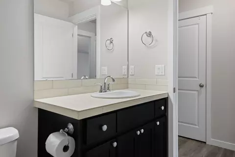 Bath - 21384 Oakview Dr, Bend, OR 97701 photo 1 of 4