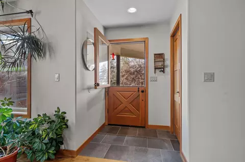 Entry Way - 64731 Alcor Pl, Bend, OR 97703 photo 2 of 5