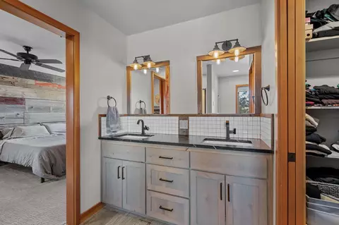 Bath - 64731 Alcor Pl, Bend, OR 97703 photo 2 of 4