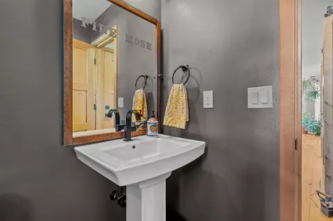 Bath - 64731 Alcor Pl, Bend, OR 97703 photo 4 of 4