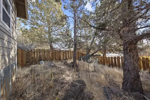 Exterior - 64731 Alcor Pl, Bend, OR 97703 photo 10 of 17