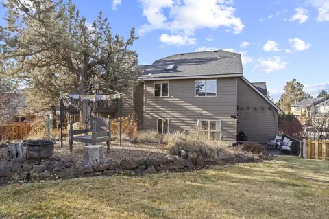 Exterior - 64731 Alcor Pl, Bend, OR 97703 photo 12 of 17