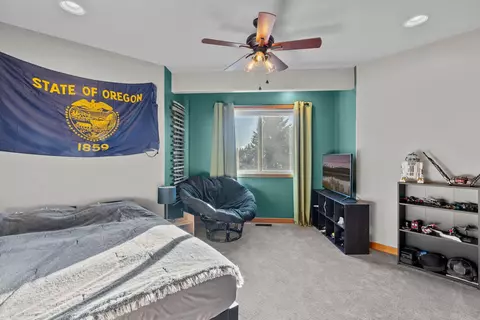 Bedroom - 64731 Alcor Pl, Bend, OR 97703 photo 2 of 5