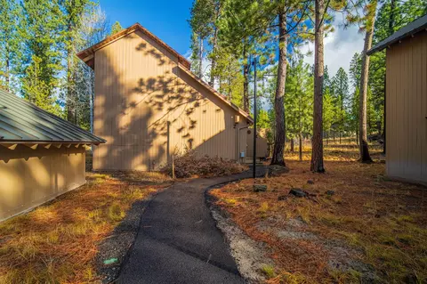 17604 Cluster Cabin Ln #2, Sunriver, OR 97707
