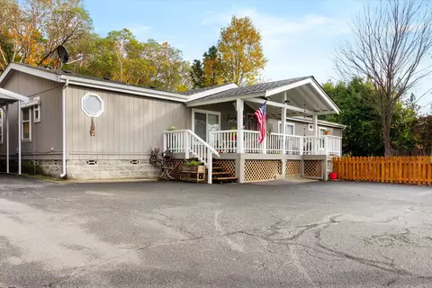 245 Autumn Ln, Grants Pass, OR 97527