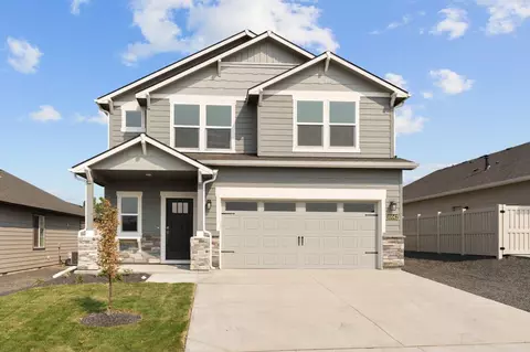3658 NW 8th St #27, Redmond, OR 97756
