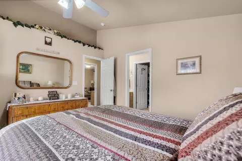 Bedroom - 51450 Lasso Ln, La Pine, OR 97739 photo 3 of 3
