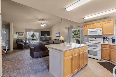 Kitchen - 51450 Lasso Ln, La Pine, OR 97739 photo 2 of 2