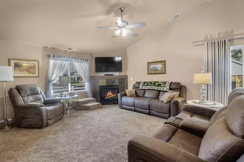 Living - 51450 Lasso Ln, La Pine, OR 97739 photo 2 of 2