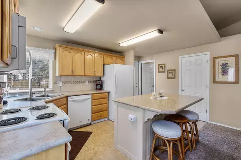Kitchen - 51450 Lasso Ln, La Pine, OR 97739 photo 1 of 2