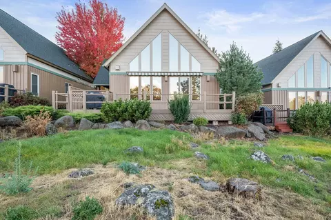 4645 Marsh Hawk Dr, Klamath Falls, OR 97601