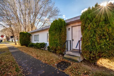 1018 NW Birch Ave, Redmond, OR 97756