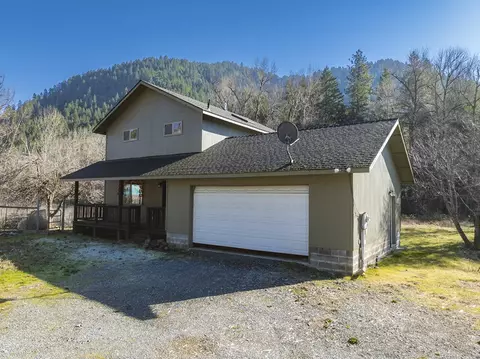 1285 N Frontage Rd, Wolf Creek, OR 97497