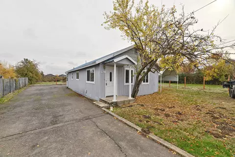 961 Lozier Ln, Medford, OR 97501