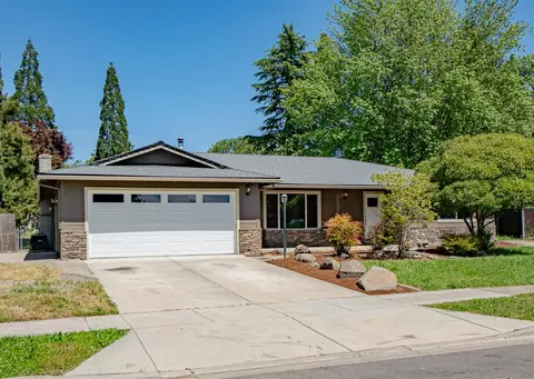 1987 Camellia Ave, Medford, OR 97504