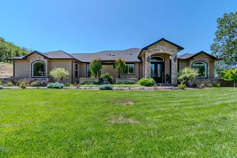 1886 S Obenchain Rd, Eagle Point, OR 97524 photo 1