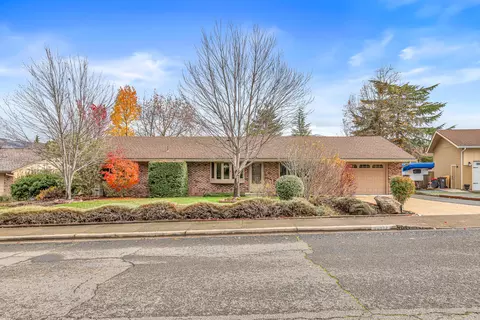 1013 Mira Mar Ave, Medford, OR 97504