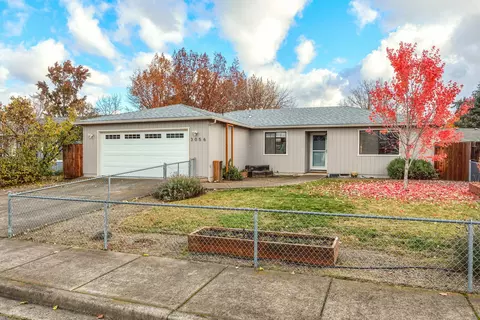 3056 Clearview Ave, Medford, OR 97501