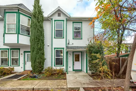 41 California St, Ashland, OR 97520