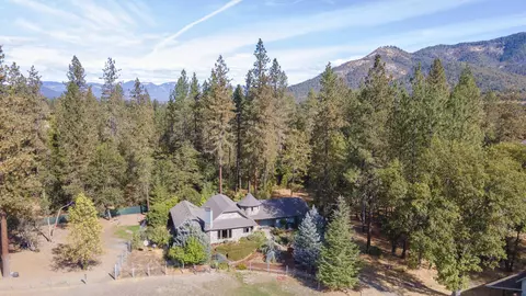 1400 E Fork Rd, Williams, OR 97544