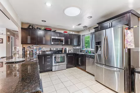 2987 Delta Waters Rd, Medford, OR 97504