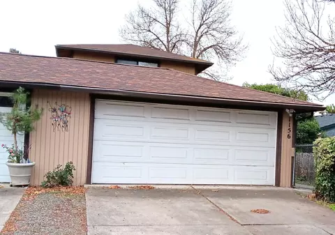 1156 Skeeters Ln, Medford, OR 97504
