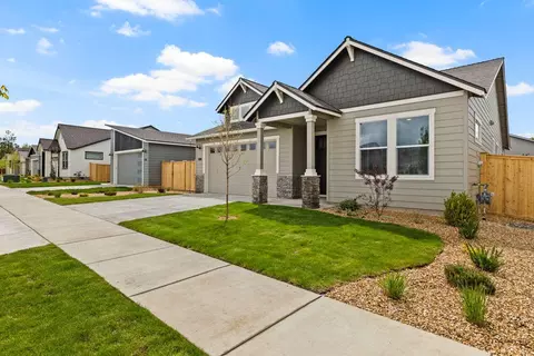 2877 NE Pinnacle Pl #LOT 27, Bend, OR 97701