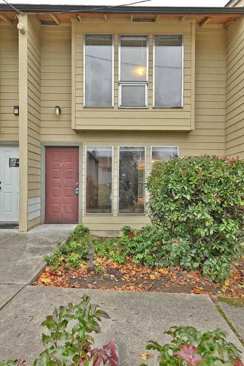 1800 Crater Lake Ave UNIT 35, Medford, OR 97504