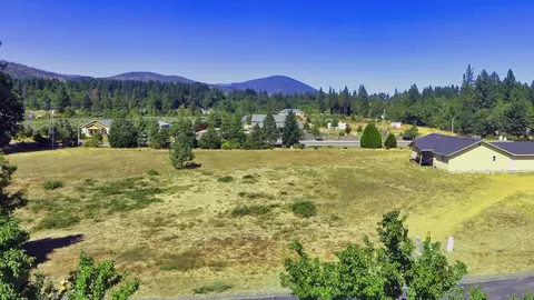 597 E Forks Cir, Cave Junction, OR 97523 photo 1