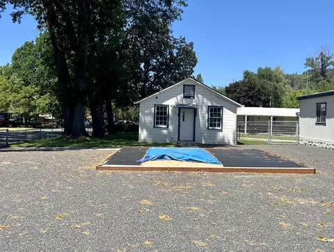401 Broadway St, Rogue River, OR 97537