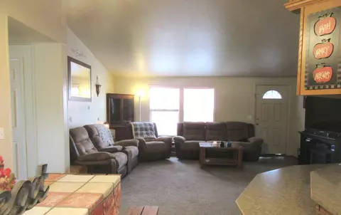 102 N Pine St, Dorris, CA 96023 photo 3