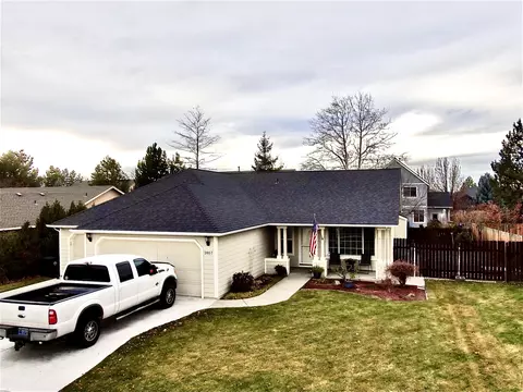 2857 NW 17th St, Redmond, OR 97756