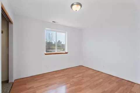Bedroom - 1310 E Hurlburt Ave, Hermiston, OR 97838 photo 3 of 4