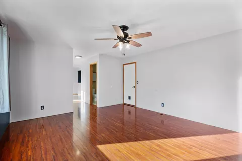 Living - 1310 E Hurlburt Ave, Hermiston, OR 97838 photo 4 of 11