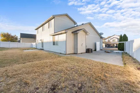 Exterior - 1310 E Hurlburt Ave, Hermiston, OR 97838 photo 2 of 5