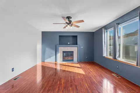 Living - 1310 E Hurlburt Ave, Hermiston, OR 97838 photo 6 of 11