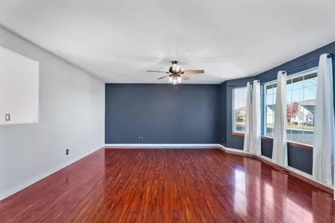 Living - 1310 E Hurlburt Ave, Hermiston, OR 97838 photo 7 of 11