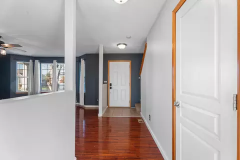 Entry Way - 1310 E Hurlburt Ave, Hermiston, OR 97838 photo 3 of 3