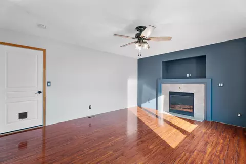 Living - 1310 E Hurlburt Ave, Hermiston, OR 97838 photo 5 of 11