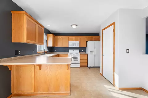 Kitchen - 1310 E Hurlburt Ave, Hermiston, OR 97838 photo 2 of 2