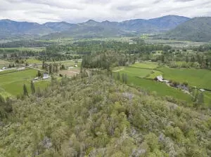 698 Messinger Rd, Williams, OR 97544