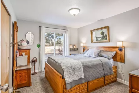 Bedroom - 60825 Raintree Dr, Bend, OR 97702 photo 2 of 2