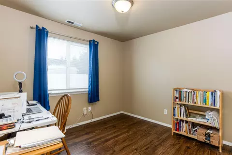 Bedroom - 16621 Wm Foss Rd, La Pine, OR 97739 photo 6 of 7