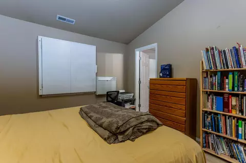 Bedroom - 16621 Wm Foss Rd, La Pine, OR 97739 photo 3 of 7