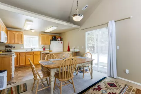Dining - 16621 Wm Foss Rd, La Pine, OR 97739 photo 1 of 2