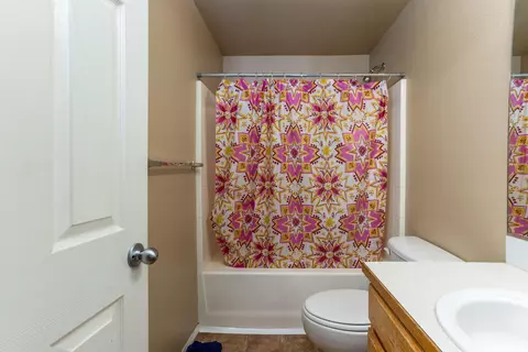 Bath - 16621 Wm Foss Rd, La Pine, OR 97739 photo 3 of 4