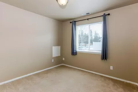 Bedroom - 16621 Wm Foss Rd, La Pine, OR 97739 photo 5 of 7
